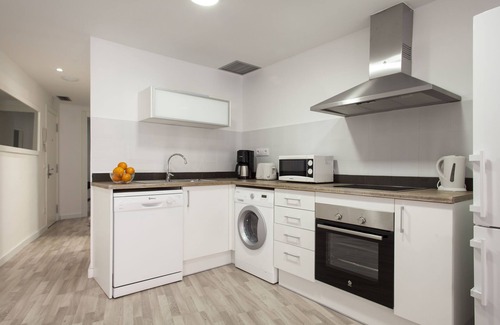 Sants-Montjuic Apartment | Bright & Stylish Apartment Next to Camp Nou