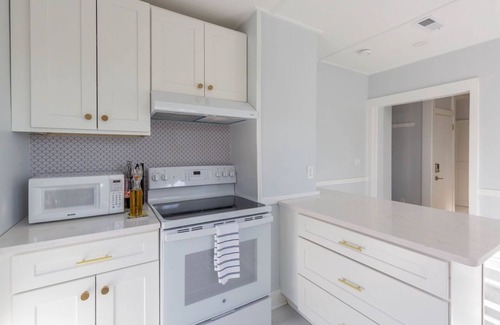 Marblehead House | Bright & Stylish Coastal Retreat in Marblehead Historic Center w Parking!
