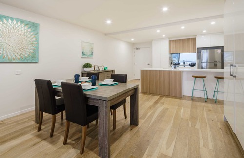 Kings Beach Apartment | Bright Stylish King’s Beach Apartment