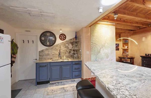 Agua Fria House | Bright & Stylish Studio – Full Kitchen, Living Room & Bedroom