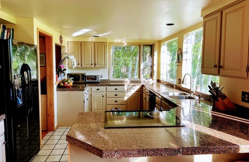 Jackson House | Bright & sunny house on open space close to Jackson. Discounts for longer stays!