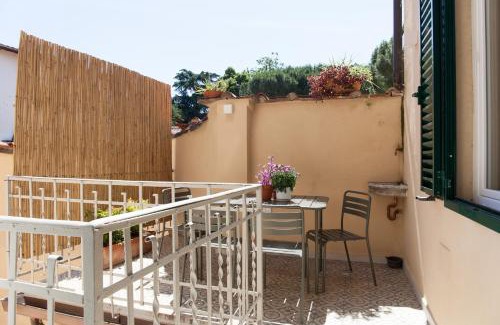 Santa Maria Novella Apartment | Bright Terrace Loft in Florence Center