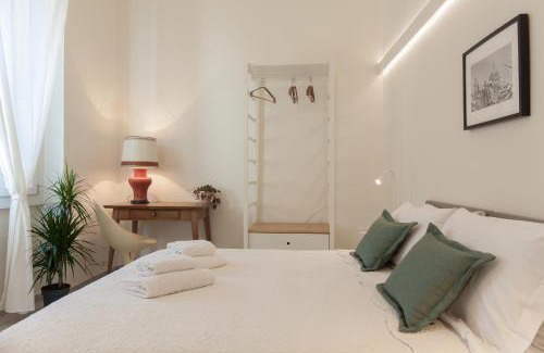 Santa Maria Novella Apartment | Bright Terrace Loft in Florence Center