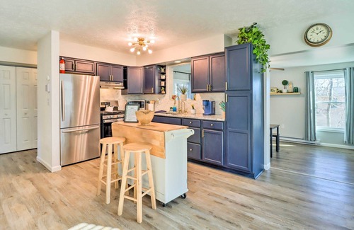 Tobyhanna House | Bright Tobyhanna Retreat w/Fire Pit, Walk to Lake