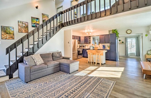 Tobyhanna House | Bright Tobyhanna Retreat w/Fire Pit, Walk to Lake