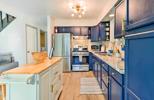 Tobyhanna House | Bright Tobyhanna Retreat w/Fire Pit, Walk to Lake