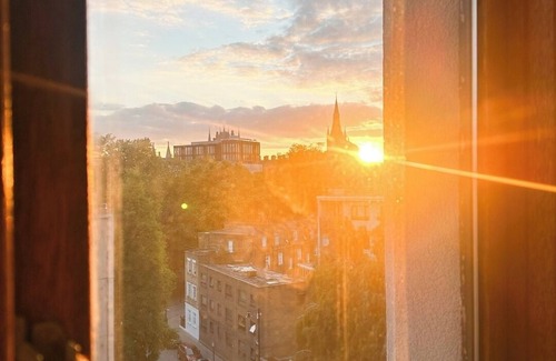 Kings Cross St. Pancras Apartment | Bright Top floor apartment