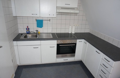 Friedrichshain-Kreuzberg Apartment | Bright top floor apartment in Kreuzberg with a view of the Spree, incl. air conditioning
