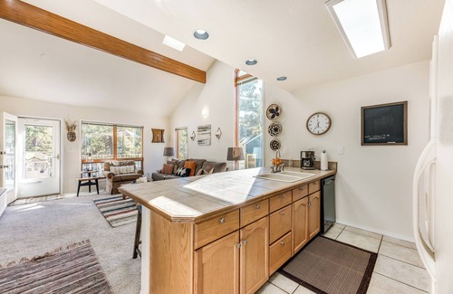 Cloudcroft House | Bright Townhome - 1 Mile to Downtown Cloudcroft