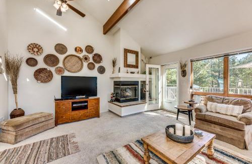 Cloudcroft House | Bright Townhome - 1 Mile to Downtown Cloudcroft