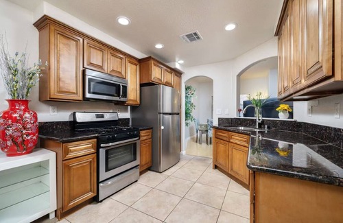 Valle Lindo House | Bright Townhome Retreat with Private Patio & Walk Trails