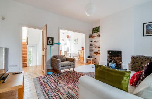 Haverstock House | Bright Two Bedroom Apartment Near Vibrant Camden Town