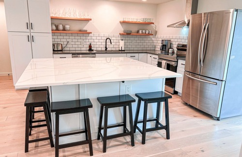 Harlow House | Bright & ultra clean family friendly home minutes from Autzen Stadium