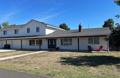 Harlow House | Bright & ultra clean family friendly home minutes from Autzen Stadium