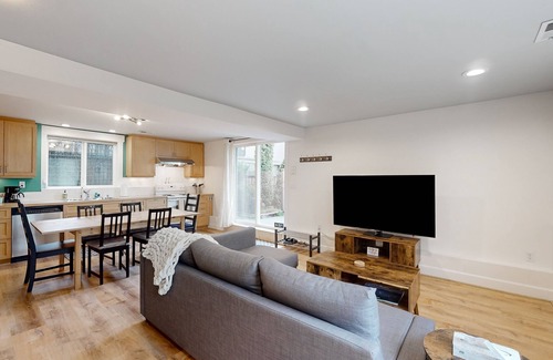 Green Lake House | Bright, updated duplex with rear garden & Green Lake around the corner