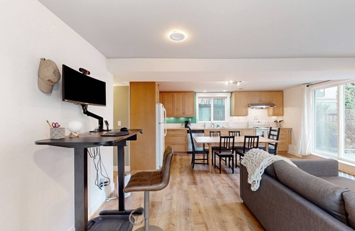 Green Lake House | Bright, updated duplex with rear garden & Green Lake around the corner