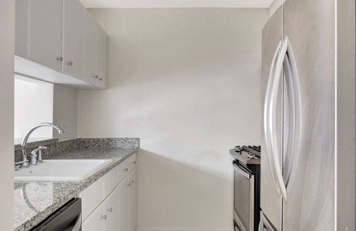 Upper West Side Apartment | Bright UWS 1BR w/Elevator & Gym, walk to Central Park, by Blueground