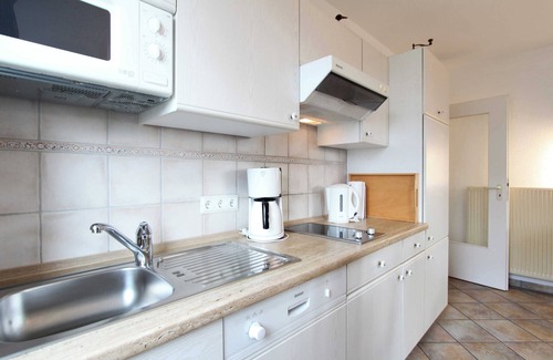 Kuehlungsborn Apartment | Bright vacation apartment in Kühlungsborn with balcony, beach chair and bicycles
