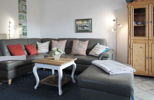 Kuehlungsborn Apartment | Bright vacation apartment in Kühlungsborn with balcony, beach chair and bicycles