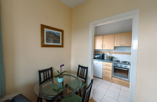 Santry Apartment | Bright view Apt between dublin airport and city canter