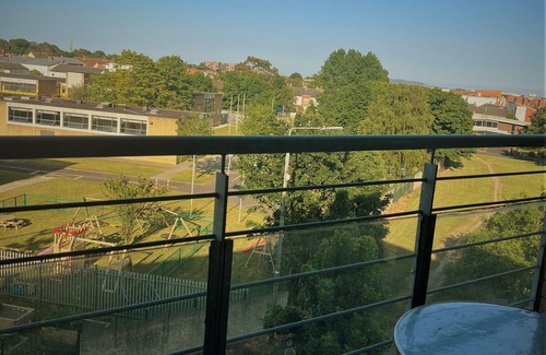 Santry Apartment | Bright view Apt between dublin airport and city canter