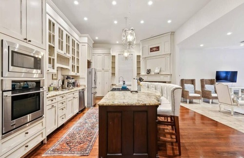 Lower Garden District Villa | Bright Villa w Heated Pool & Pool Table 6br|4ba