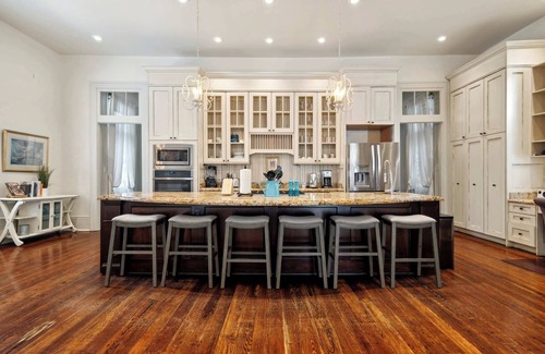 Lower Garden District Villa | Bright Villa w Heated Pool & Pool Table 6br|4ba