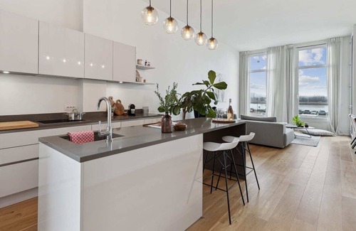 De Kaaien Apartment | Bright waterfront apartment