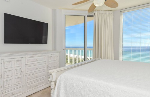 Fort Walton Beach - Destin Condo | Brightly colored beachfront condo w/private balcony! 🏖️