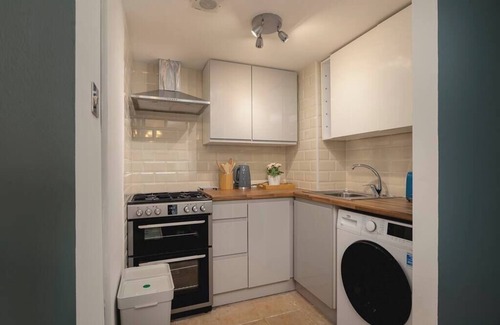 Brighton City Centre Apartment | Brighton 2BR Seaside Flat | Patio, Near i360 Lanes