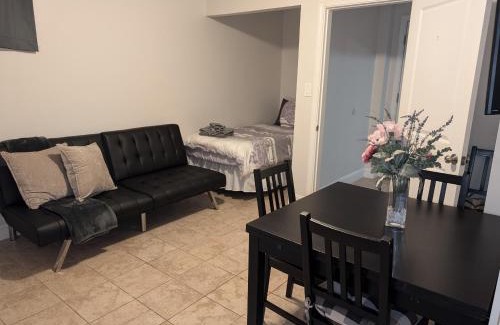 St. Elizabeth's Apartment | Brighton Apartment Sleeps 3 - Steps to Bus Line