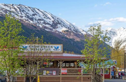 Alyeska Apartment | Brighton Condo #209