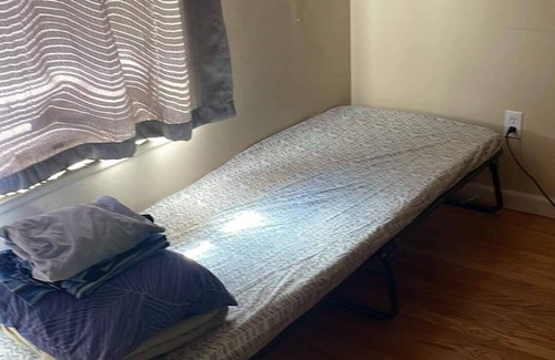 Brighton House | Brighton Guesthouse (Walk to Metro)
