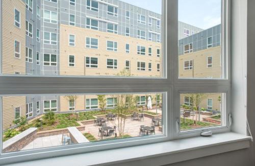 St. Elizabeth's Apartment | Brighton Studio w WD Gym nr T Shops Dining BOS-432