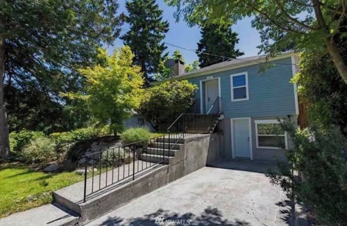 Haller Lake Apartment | Brilliant 2-bedroom apartment with WiFi in Seattle