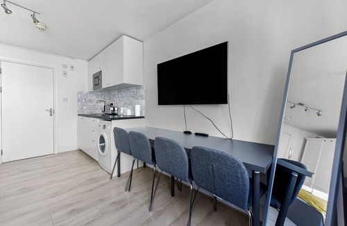 Farringdon Apartment | Brilliant and Bright Studio Flat Central London
