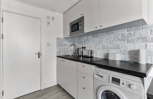 Farringdon Apartment | Brilliant and Bright Studio Flat Central London
