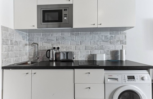 Farringdon Apartment | Brilliant and Bright Studio Flat Central London