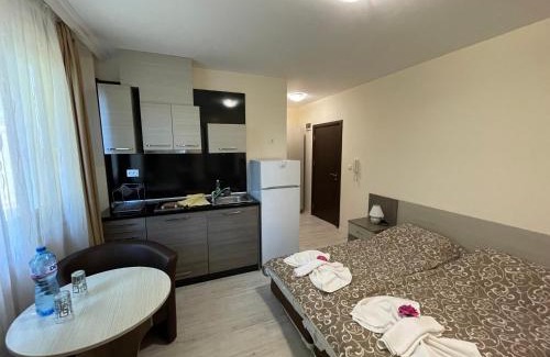 Chernomorets Apartment | Brilliant Aparthotel