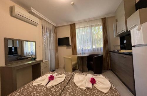 Chernomorets Apartment | Brilliant Aparthotel