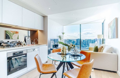 Docklands Apartment | Brilliant Collins Wharf Waterfront Condo