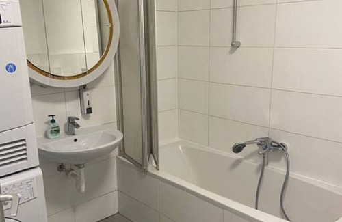 Stuwerviertel Apartment | Brilliant Souterrain Apt. - Prater Amuesement Park