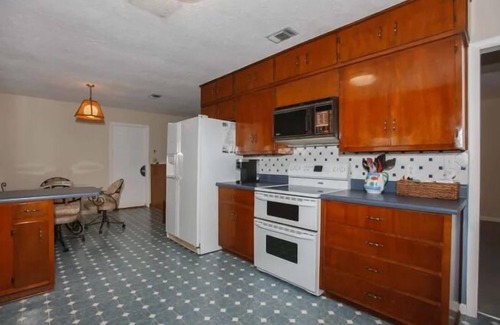 Lillian Condo | Bring Boat! Water-front-Private Beach-Pet Friendly Pet friendly, Sleeps 8