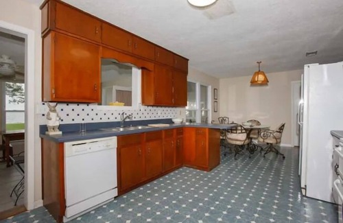 Lillian Condo | Bring Boat! Water-front-Private Beach-Pet Friendly Pet friendly, Sleeps 8
