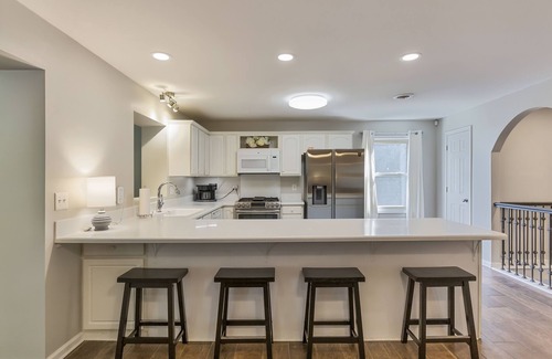 Anderson House | BRING THE BOAT! 4/4 Home on Lake Hartwell, private Dock included and HOT TUB!