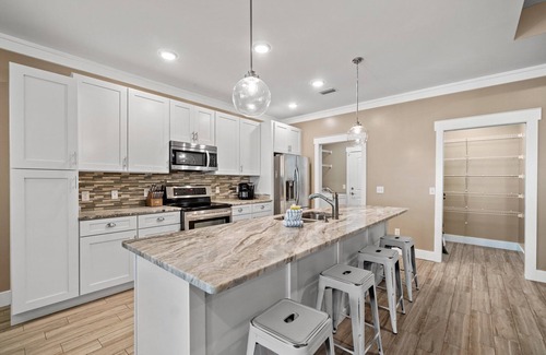 Laguna Beach Estates House | Bring the dog on vacation to our beach house 2 blocks from the sand!