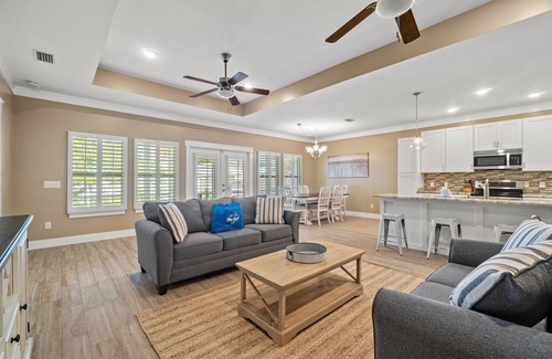 Laguna Beach Estates House | Bring the dog on vacation to our beach house 2 blocks from the sand!