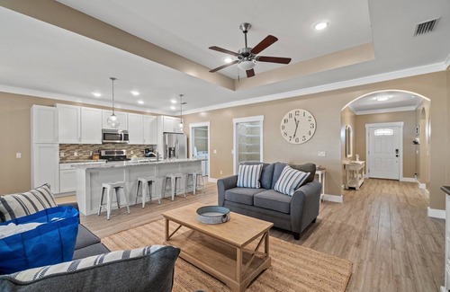 Laguna Beach Estates House | Bring the dog on vacation to our beach house 2 blocks from the sand!