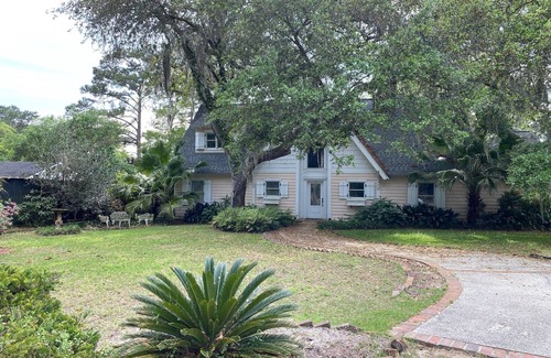 Beaufort House | Bring your boat and bask on your own dock on Broomfield Creek.
