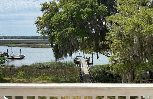 Beaufort House | Bring your boat and bask on your own dock on Broomfield Creek.